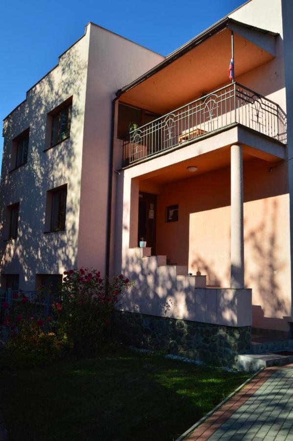 Bomba Ubytko Apartment Snina Exterior foto
